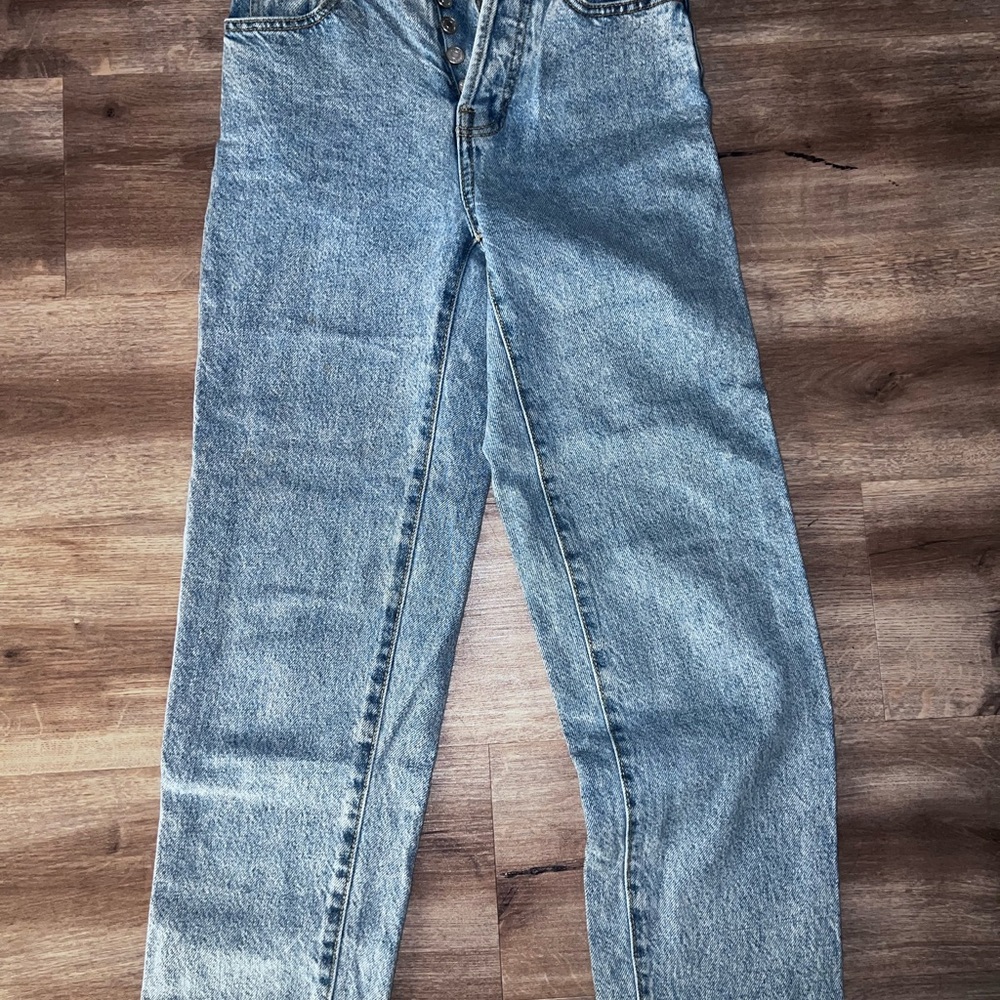 Mom Jeans - Picture 2 of 2